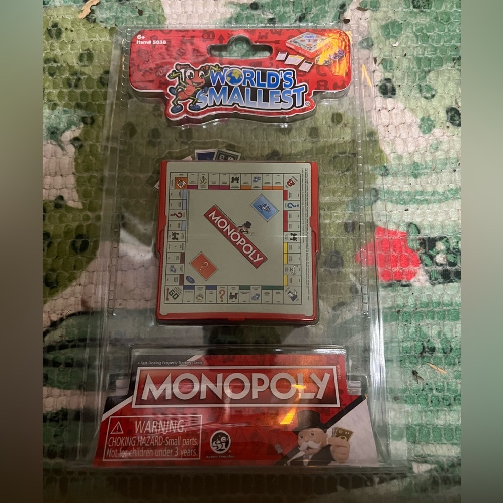 Hasbro Mini Pocket Monopoly Game NIB never opened​